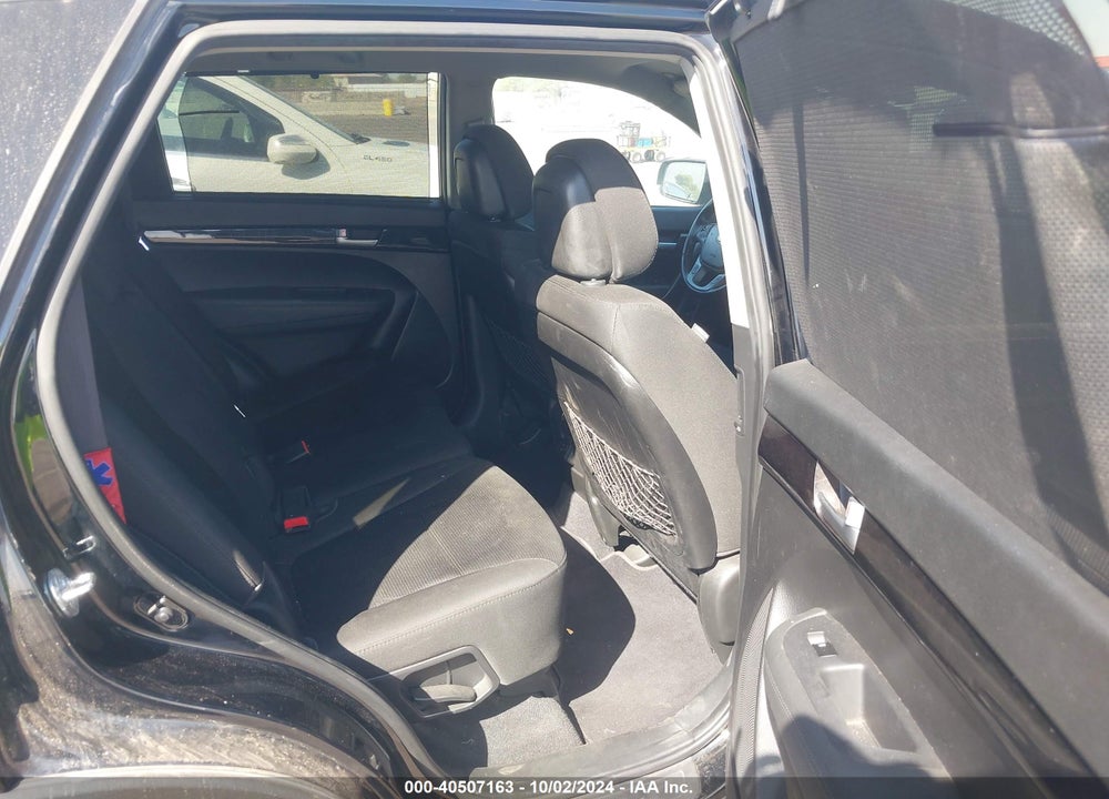 2015 KIA SORENTO LX V6 VIN: 5XYKT4A76FG589321