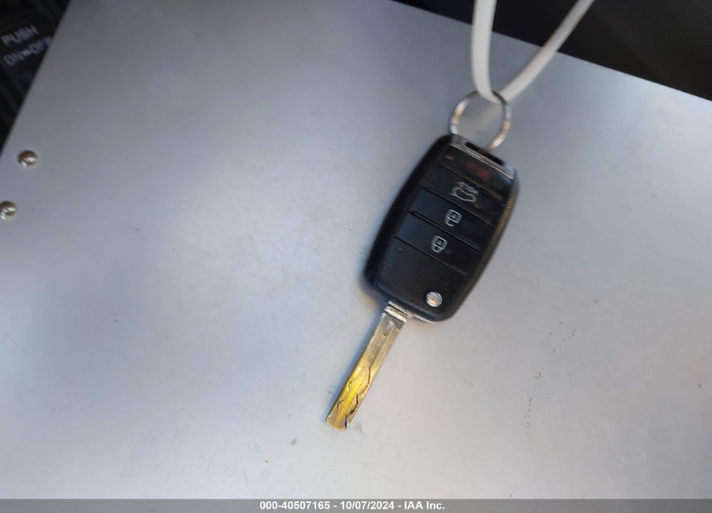 2015 KIA SEDONA LX VIN: KNDMB5C11F6042048