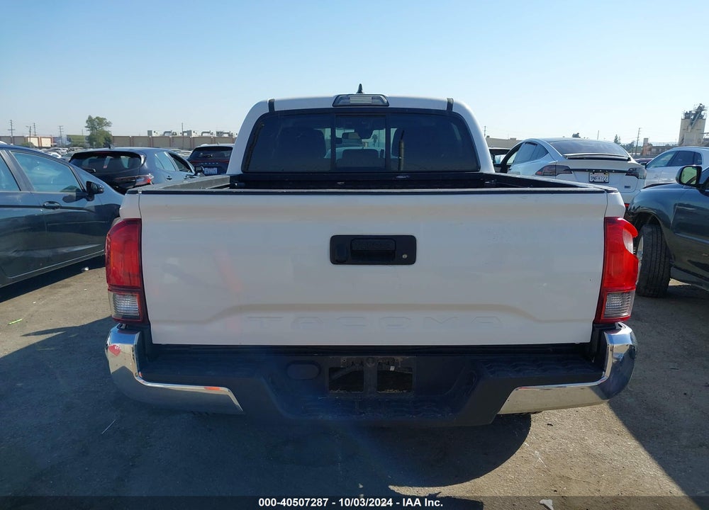 2018 TOYOTA TACOMA SR5 VIN: 5TFAX5GN4JX130404
