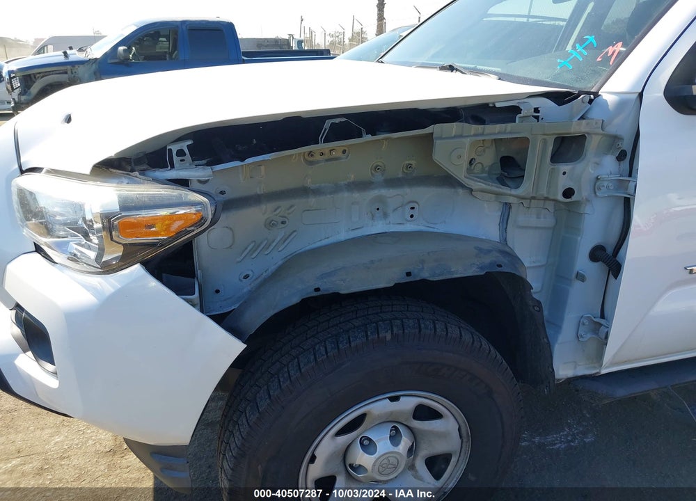 2018 TOYOTA TACOMA SR5 VIN: 5TFAX5GN4JX130404
