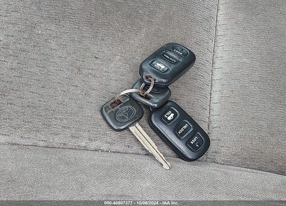 2004 TOYOTA CAMRY LE VIN: 4T1BE32K64U916623