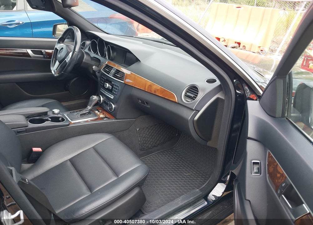 2014 MERCEDES-BENZ C 250 LUXURY/SPORT VIN: WDDGF4HB5EA932745