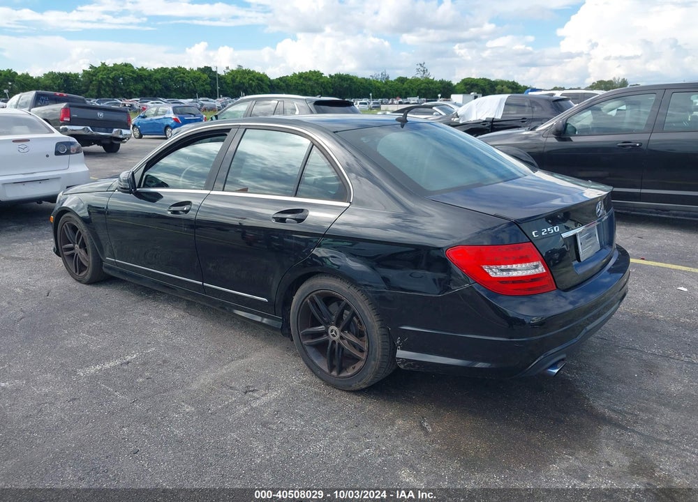 2013 MERCEDES-BENZ C 250 LUXURY/SPORT VIN: WDDGF4HB0DR289401