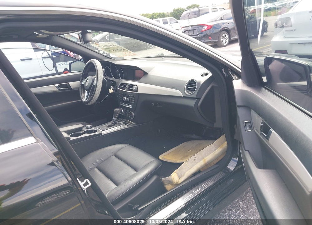 2013 MERCEDES-BENZ C 250 LUXURY/SPORT VIN: WDDGF4HB0DR289401