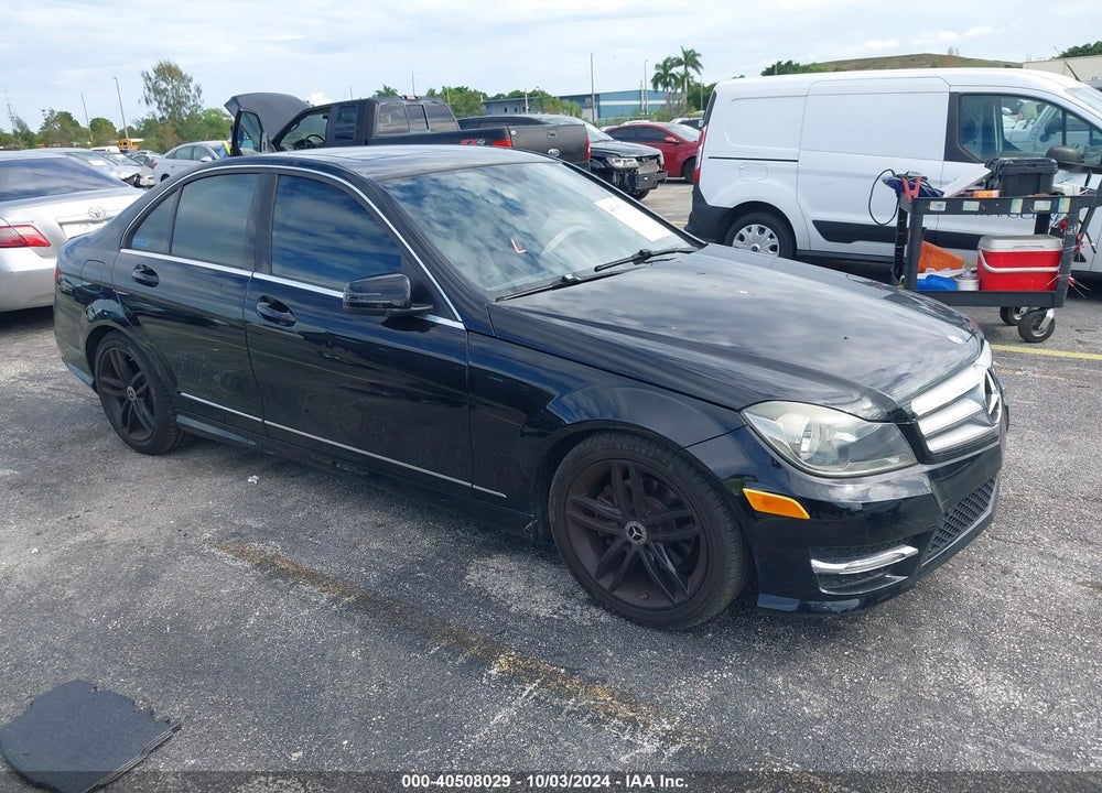 2013 MERCEDES-BENZ C 250 LUXURY/SPORT VIN: WDDGF4HB0DR289401