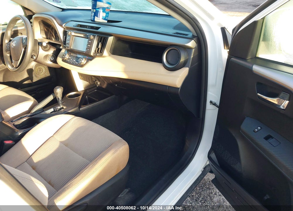 2015 TOYOTA RAV4 XLE VIN: 2T3RFREV8FW394317