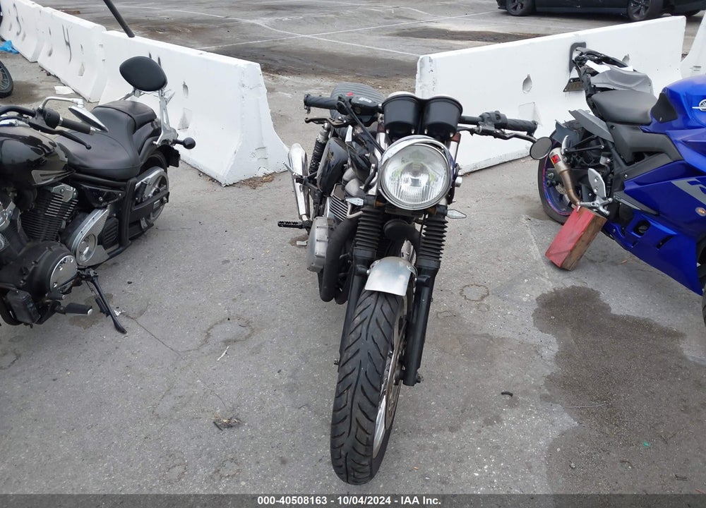 2009 TRIUMPH MOTORCYCLE THRUXTON 900 VIN: SMT920K179T369314