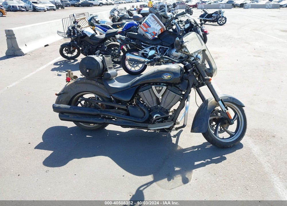 2011 VICTORY MOTORCYCLES KINGPIN 8-BALL VIN: 5VPCA36N7B3003463