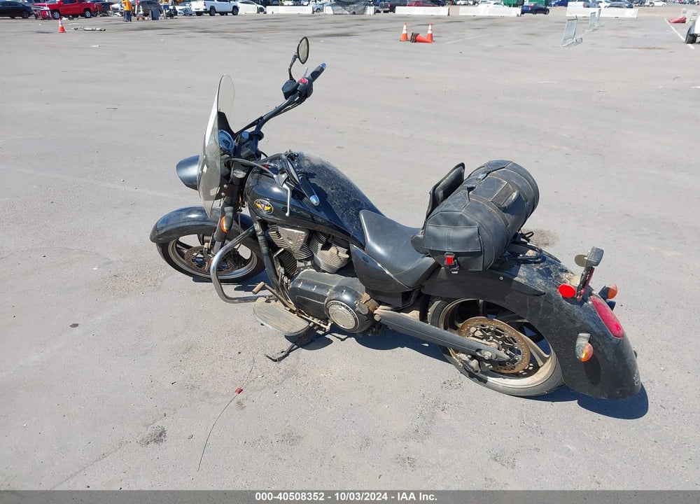 2011 VICTORY MOTORCYCLES KINGPIN 8-BALL VIN: 5VPCA36N7B3003463