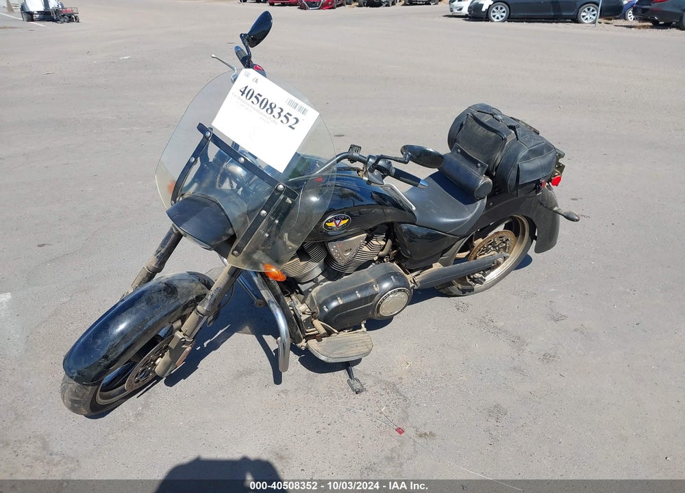2011 VICTORY MOTORCYCLES KINGPIN 8-BALL VIN: 5VPCA36N7B3003463