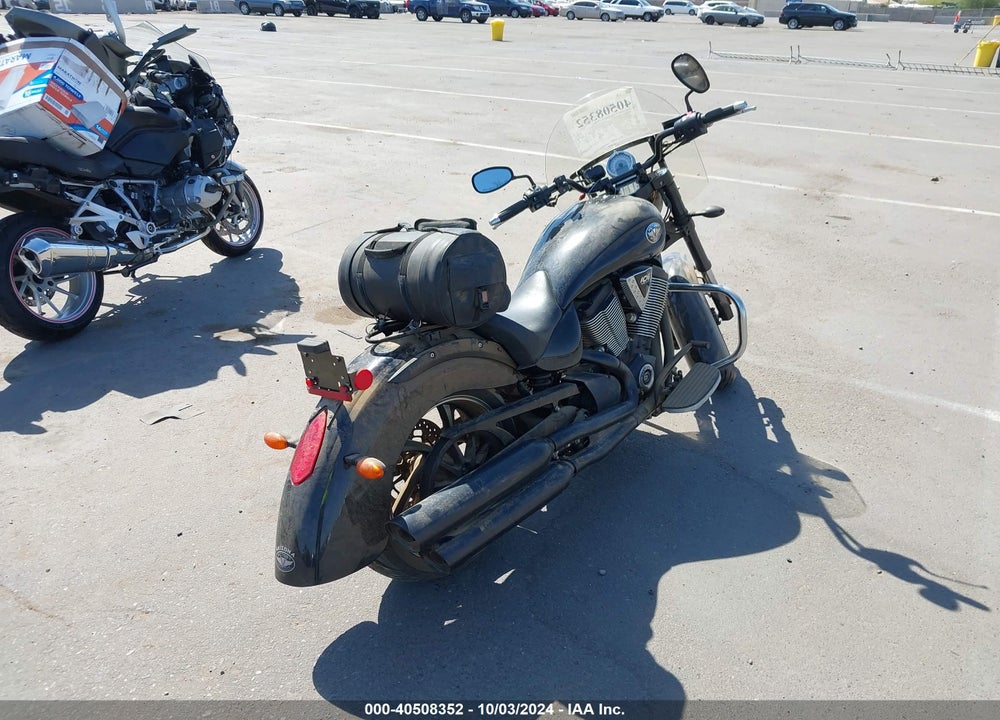 2011 VICTORY MOTORCYCLES KINGPIN 8-BALL VIN: 5VPCA36N7B3003463