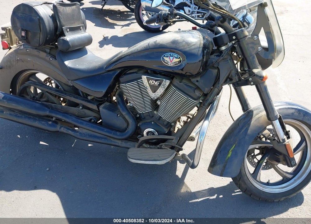 2011 VICTORY MOTORCYCLES KINGPIN 8-BALL VIN: 5VPCA36N7B3003463