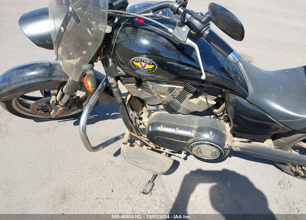 2011 VICTORY MOTORCYCLES KINGPIN 8-BALL VIN: 5VPCA36N7B3003463