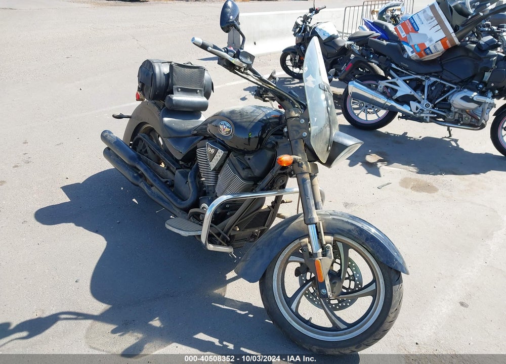 2011 VICTORY MOTORCYCLES KINGPIN 8-BALL VIN: 5VPCA36N7B3003463