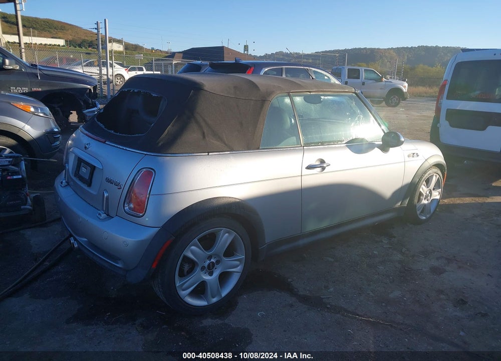 2007 MINI COOPER S VIN: WMWRH33557TL93847