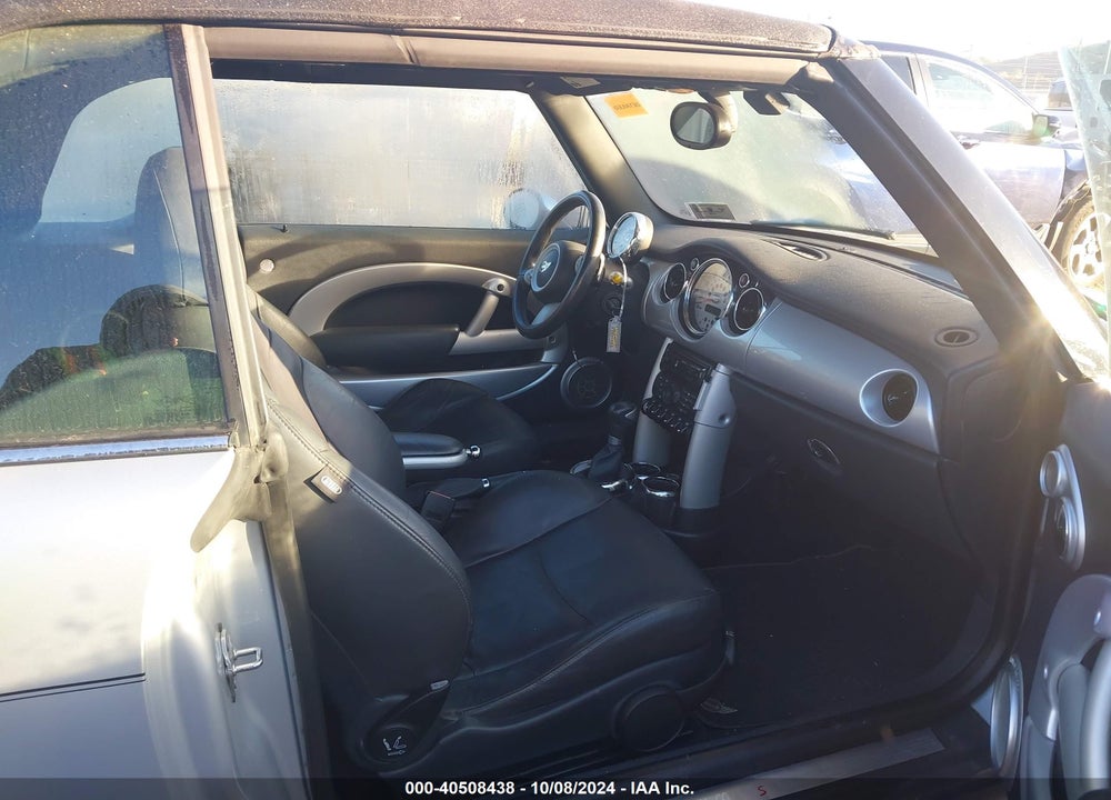 2007 MINI COOPER S VIN: WMWRH33557TL93847