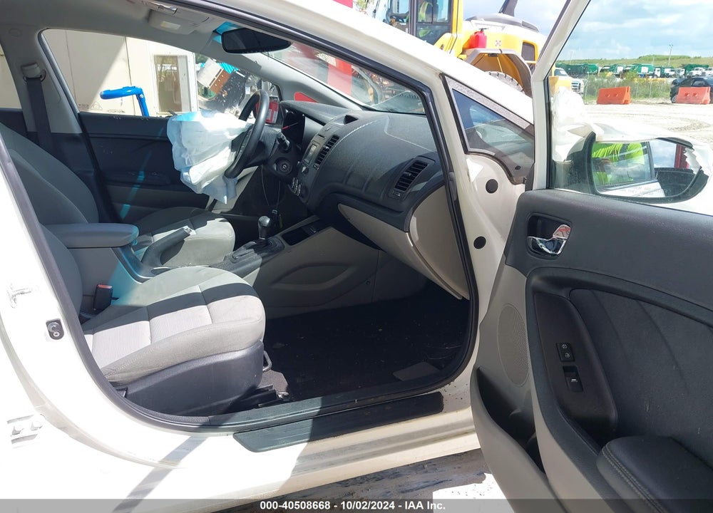 2016 KIA FORTE EX VIN: KNAFX4A81G5553381