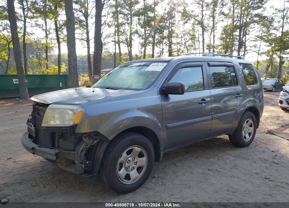 2011 HONDA PILOT LX VIN: 5FNYF4H28BB014070