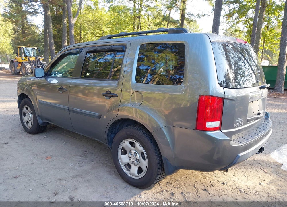 2011 HONDA PILOT LX VIN: 5FNYF4H28BB014070