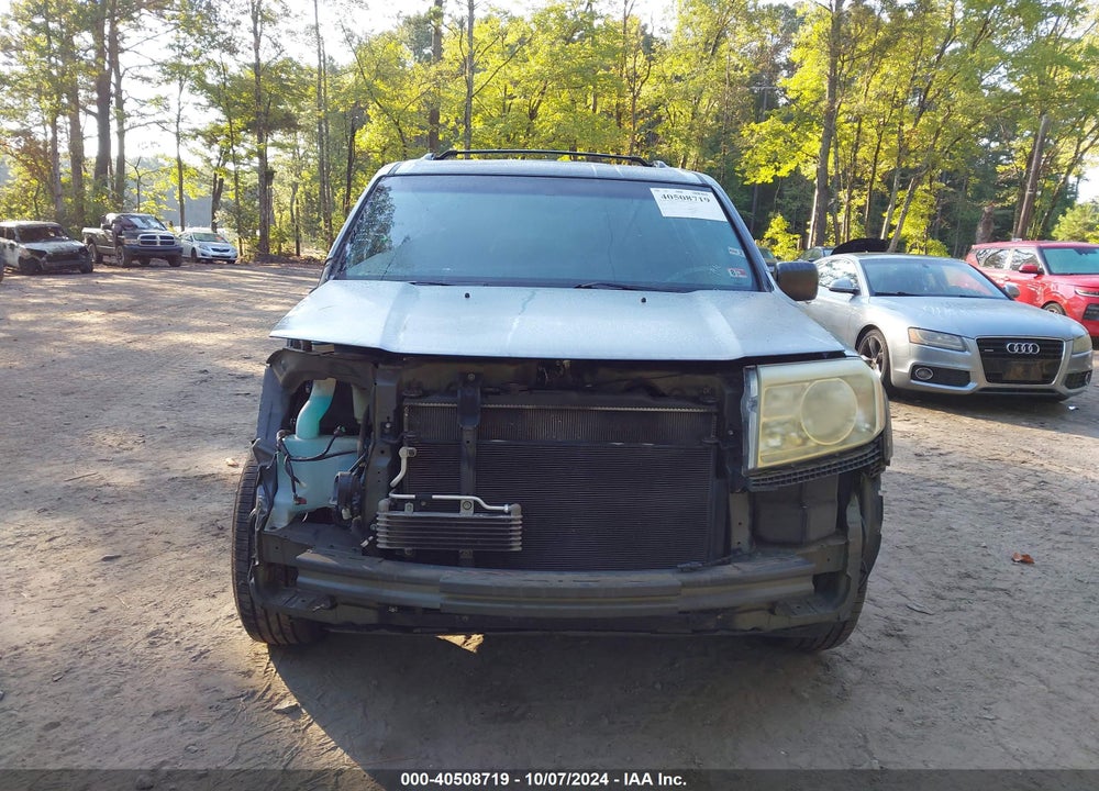 2011 HONDA PILOT LX VIN: 5FNYF4H28BB014070