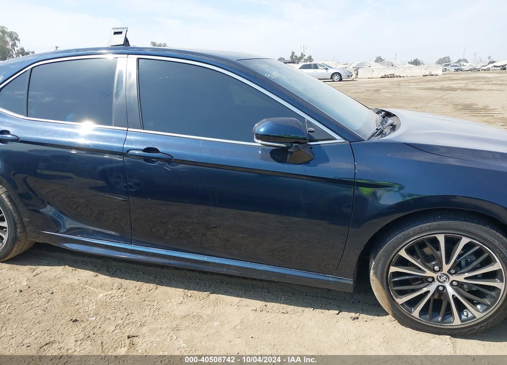 2018 TOYOTA CAMRY SE VIN: 4T1B11HK4JU530639