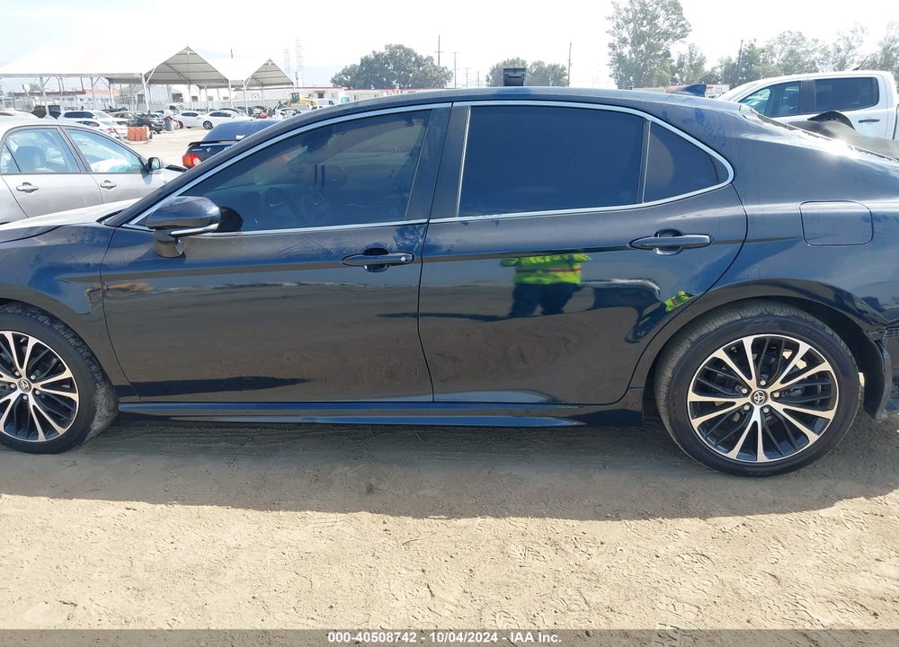 2018 TOYOTA CAMRY SE VIN: 4T1B11HK4JU530639