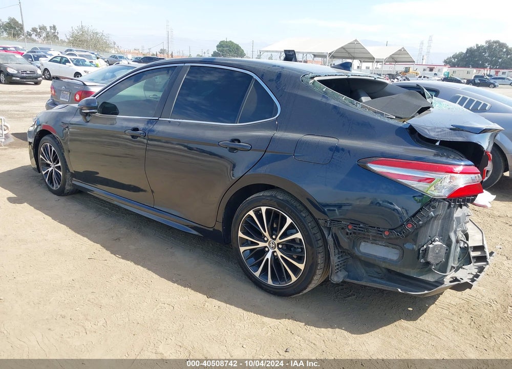 2018 TOYOTA CAMRY SE VIN: 4T1B11HK4JU530639