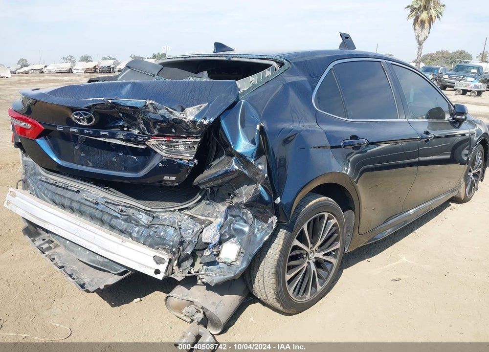 2018 TOYOTA CAMRY SE VIN: 4T1B11HK4JU530639