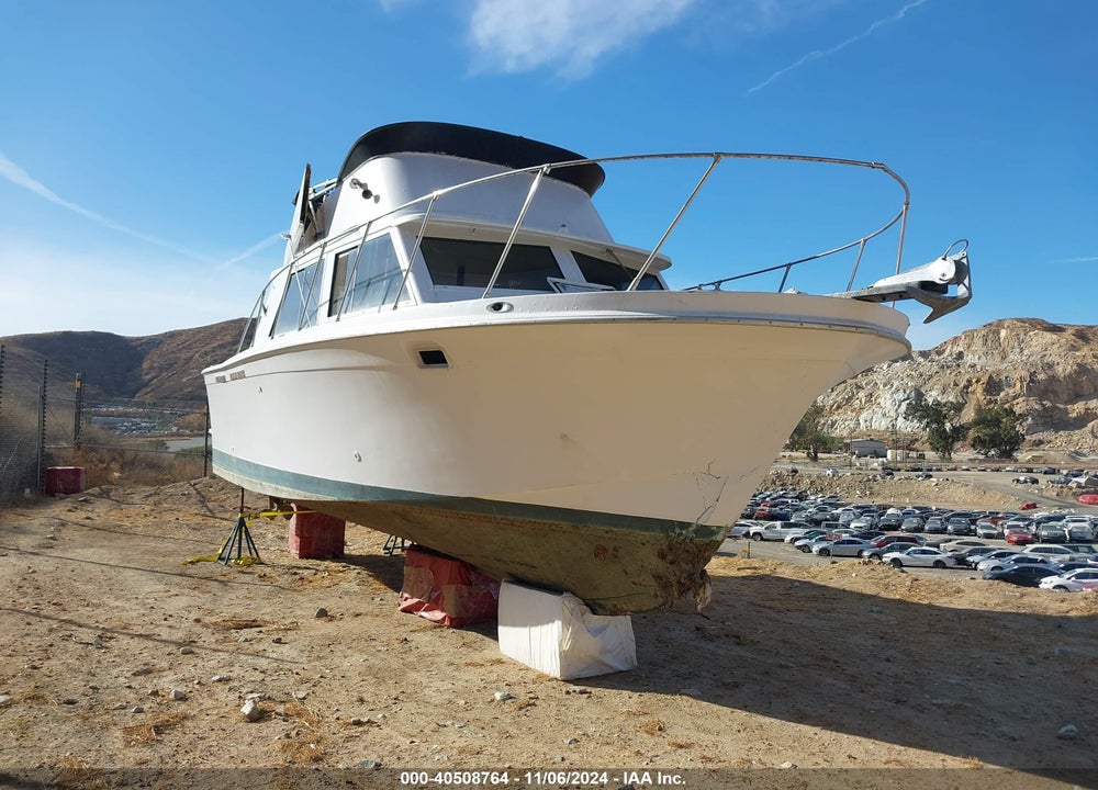 1979 UNIFLITE 32 VIN: 00000UNF01854M79E