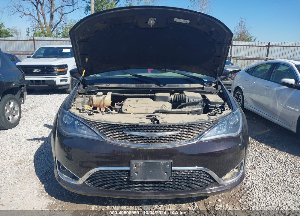 2018 CHRYSLER PACIFICA TOURING L VIN: 2C4RC1BG1JR112294