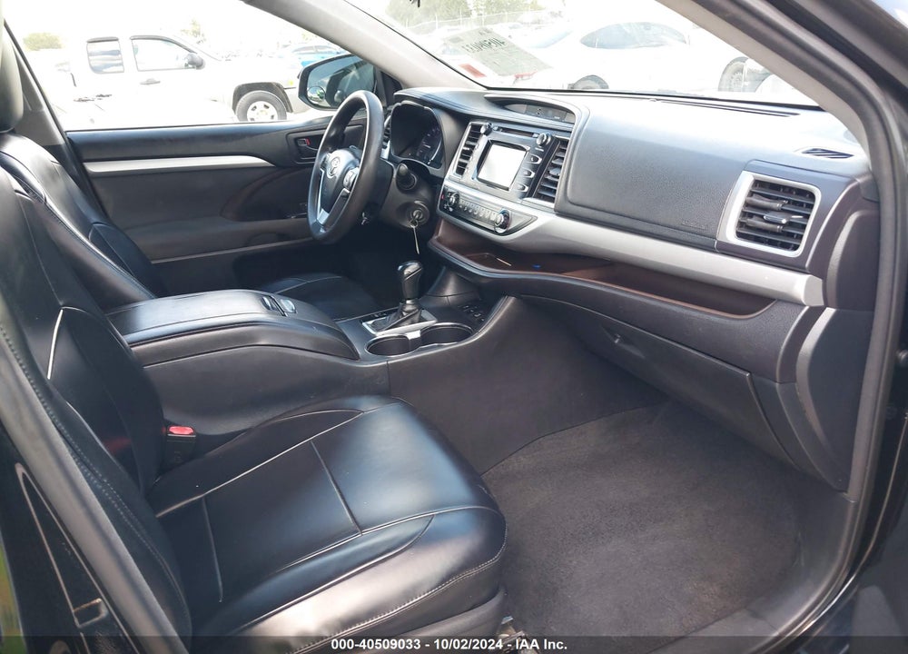 2015 TOYOTA HIGHLANDER LE V6 VIN: 5TDBKRFH0FS204825