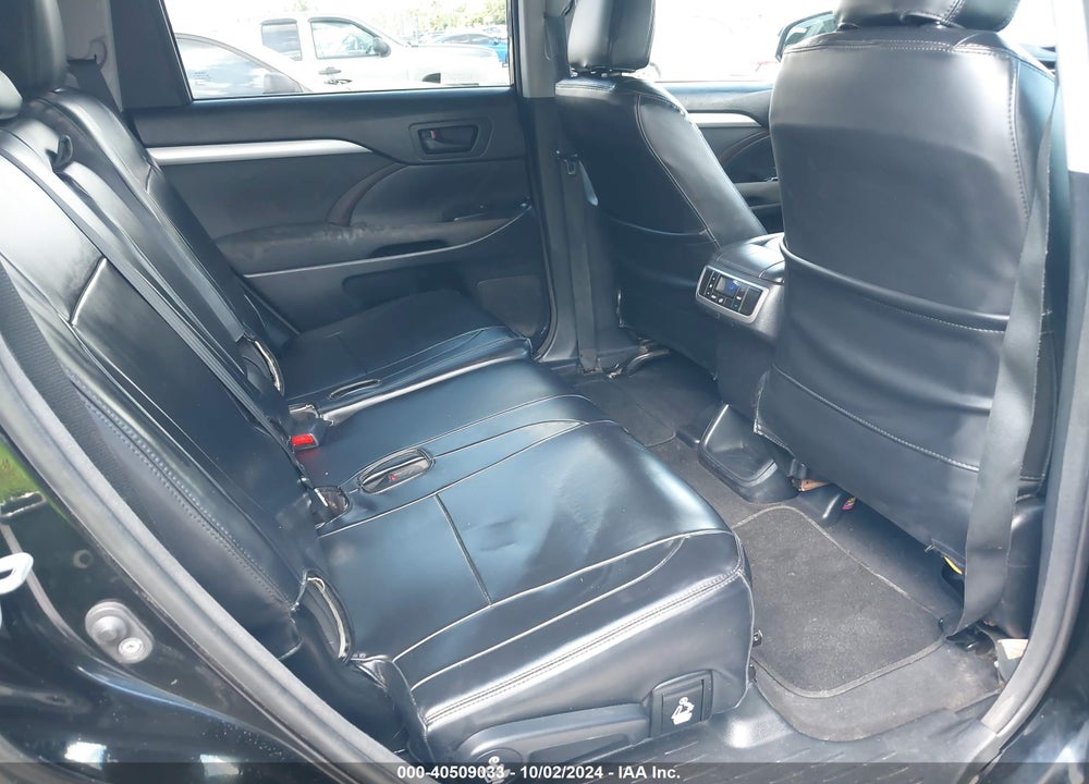 2015 TOYOTA HIGHLANDER LE V6 VIN: 5TDBKRFH0FS204825