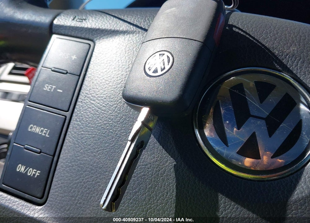 2005 VOLKSWAGEN TOUAREG V8 VIN: WVGZM77L35D076635