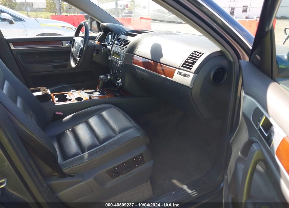 2005 VOLKSWAGEN TOUAREG V8 VIN: WVGZM77L35D076635