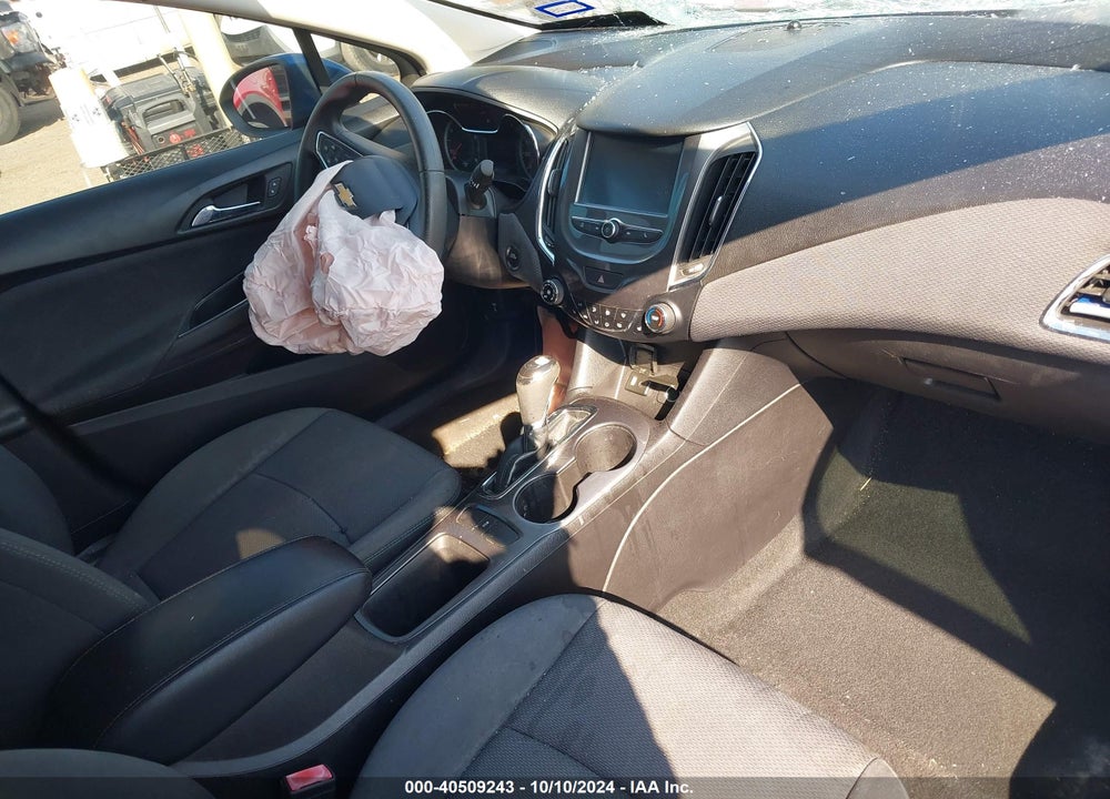 2018 CHEVROLET CRUZE LT AUTO VIN: 1G1BE5SM9J7243301