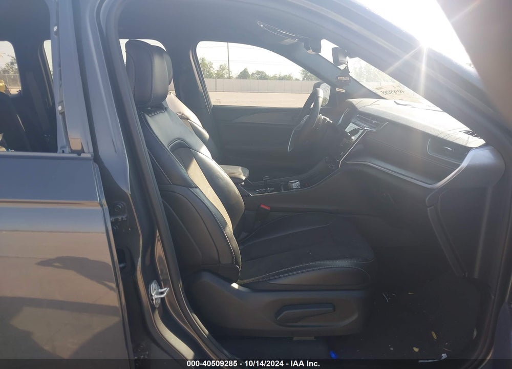 2024 JEEP GRAND CHEROKEE ALTITUDE 4X2 VIN: 1C4RJGAG5RC156894