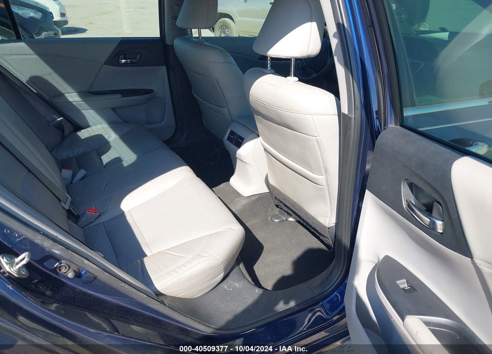 2016 HONDA ACCORD VIN: 1HGCR2F84GA163980