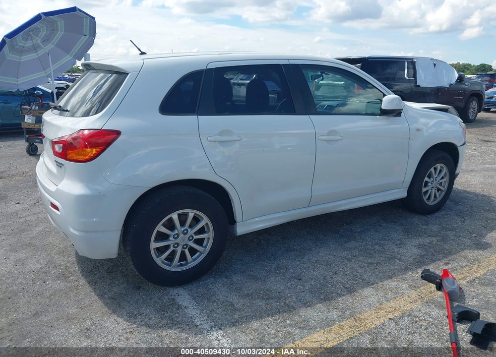 2011 MITSUBISHI OUTLANDER SPORT ES VIN: JA4AP3AU7BZ014568