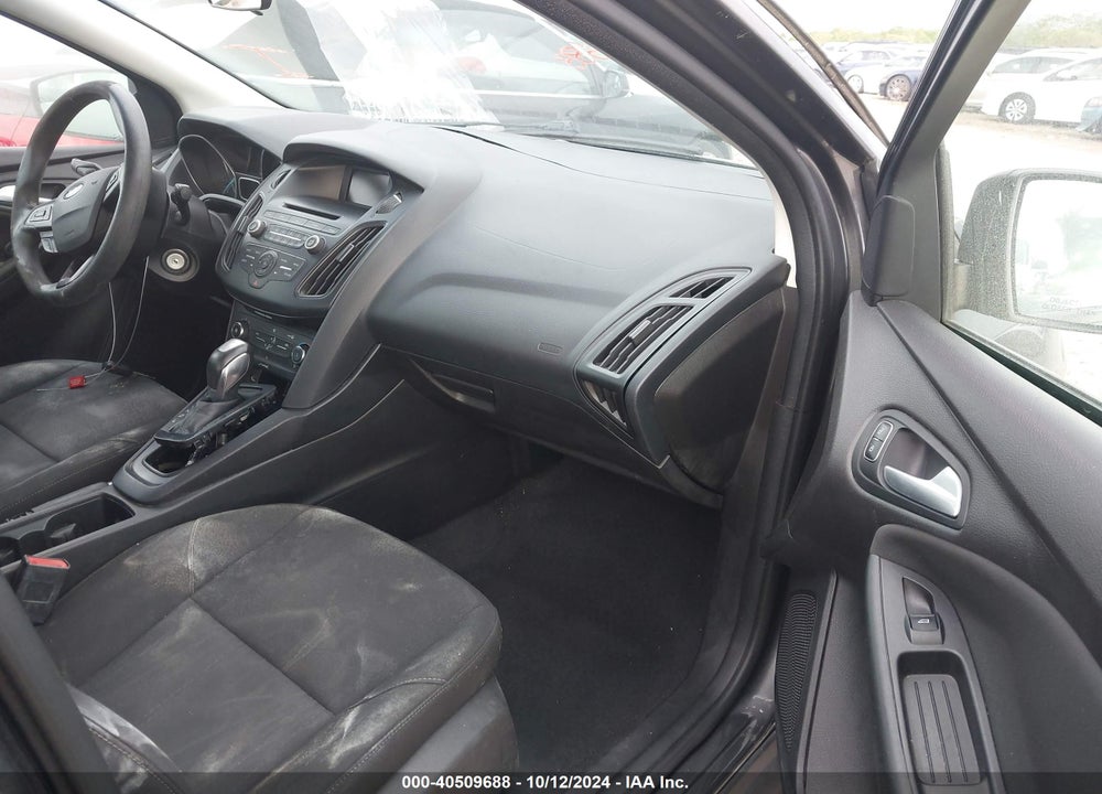 2015 FORD FOCUS SE VIN: 1FADP3F27FL252820