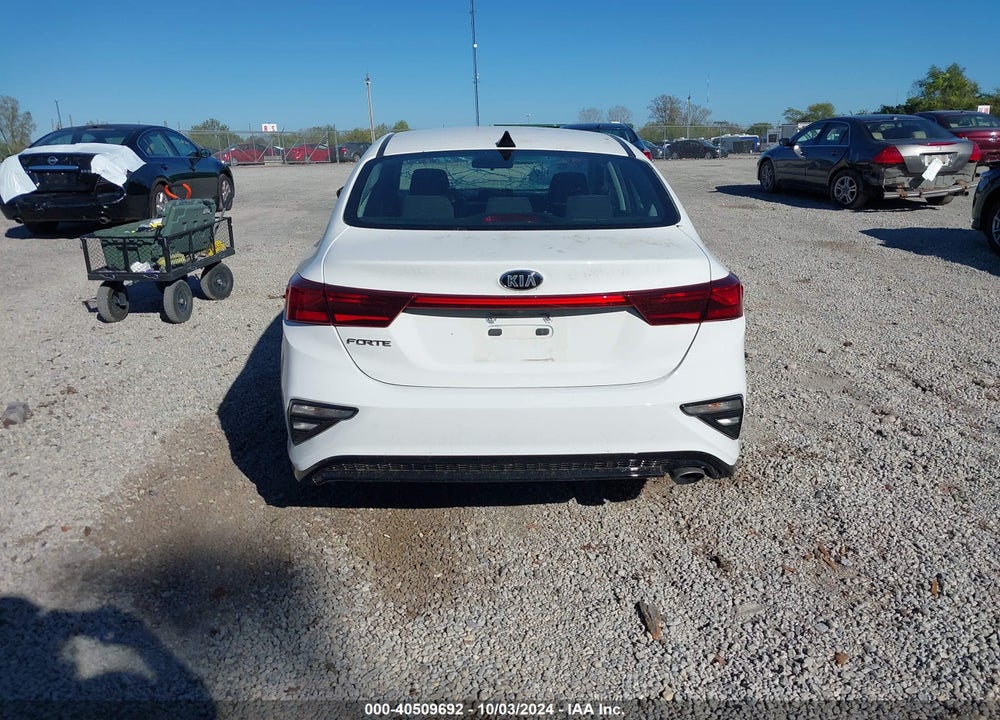 2019 KIA FORTE LXS VIN: 3KPF24AD5KE105351