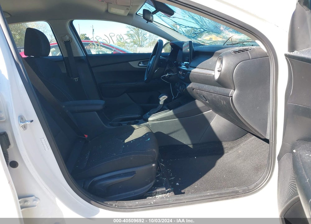 2019 KIA FORTE LXS VIN: 3KPF24AD5KE105351