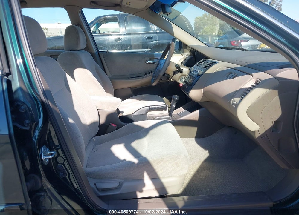 2001 HONDA ACCORD 2.3 LX VIN: JHMCG66511C006628
