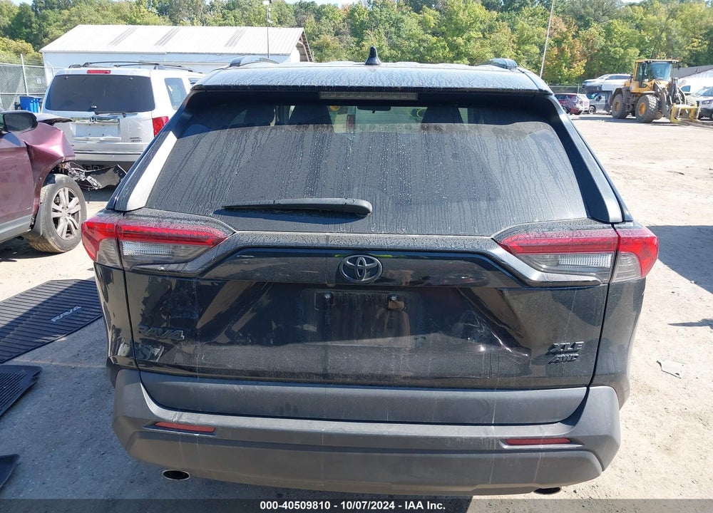 2021 TOYOTA RAV4 XLE VIN: 2T3P1RFV1MC216641