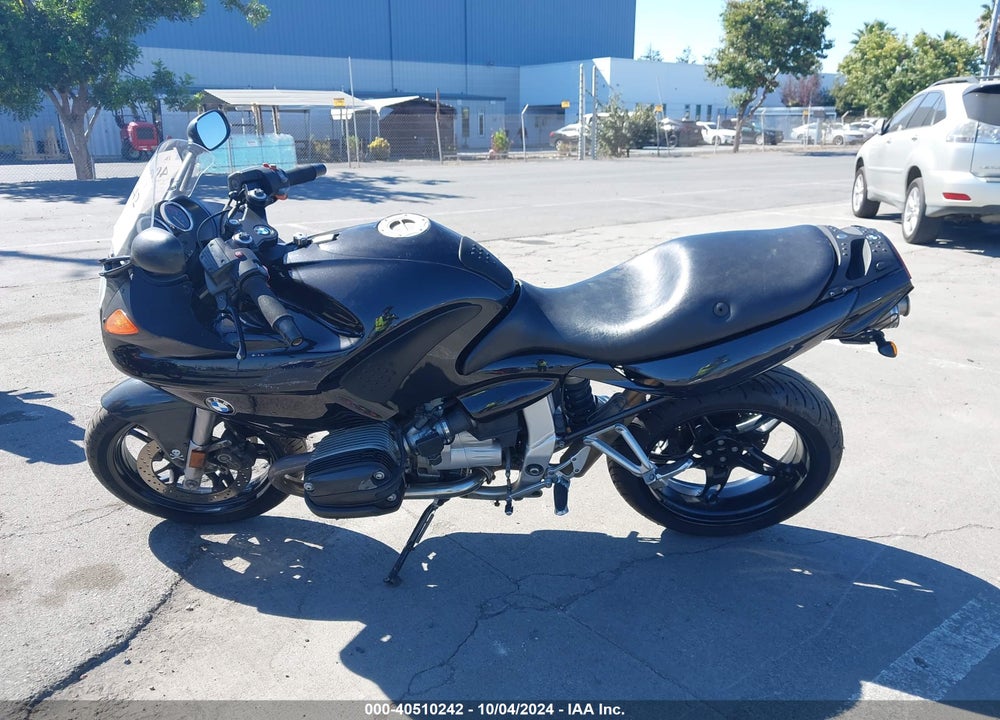2000 BMW R1100 S VIN: WB10432A0YZB51522