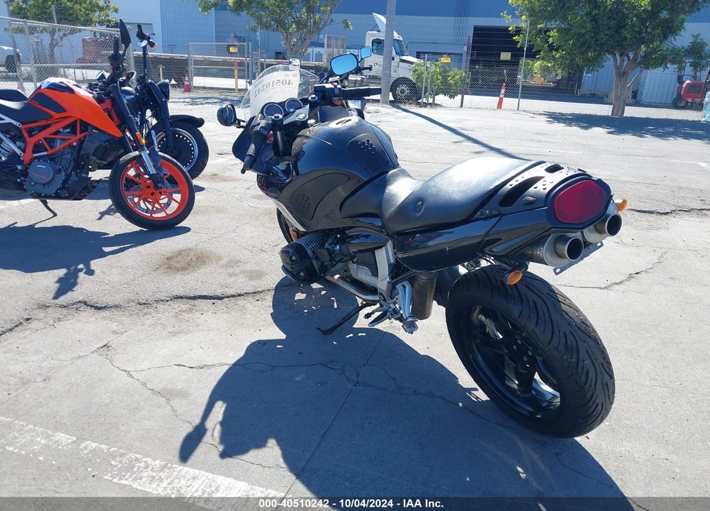 2000 BMW R1100 S VIN: WB10432A0YZB51522