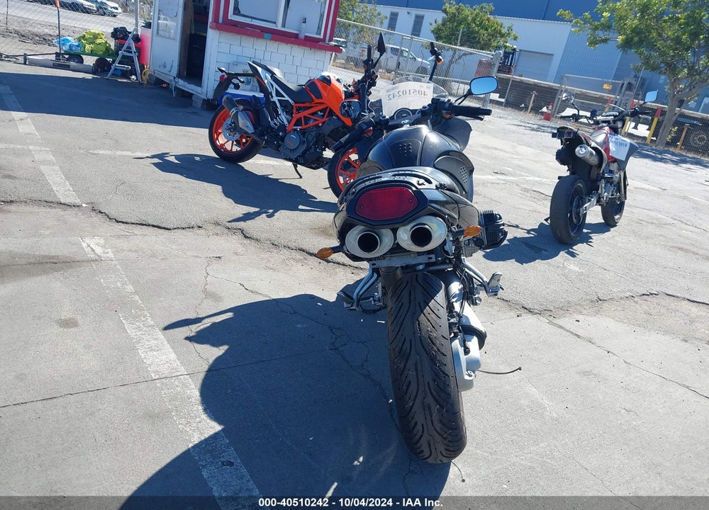 2000 BMW R1100 S VIN: WB10432A0YZB51522