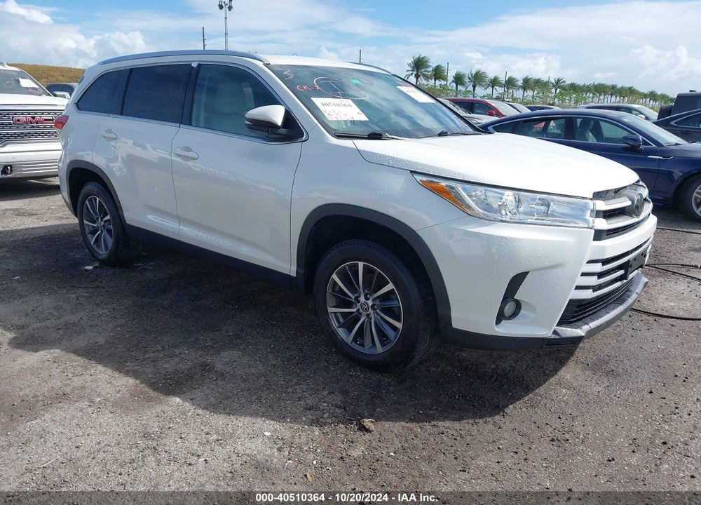 2019 TOYOTA HIGHLANDER XLE VIN: 5TDKZRFH2KS557024