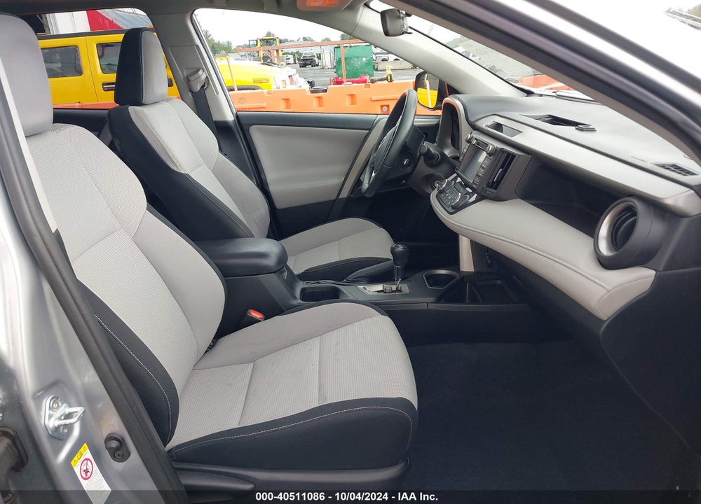 2017 TOYOTA RAV4 XLE VIN: 2T3RFREV9HW643128