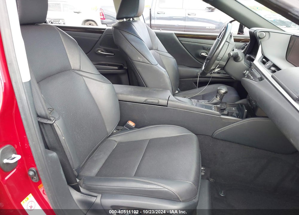 2019 LEXUS ES 300H VIN: JTHB21B15K2040370