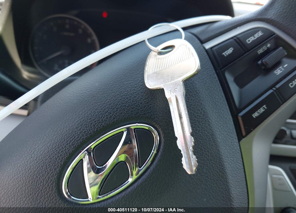 2017 HYUNDAI ELANTRA SE VIN: 5NPD74LF5HH125921